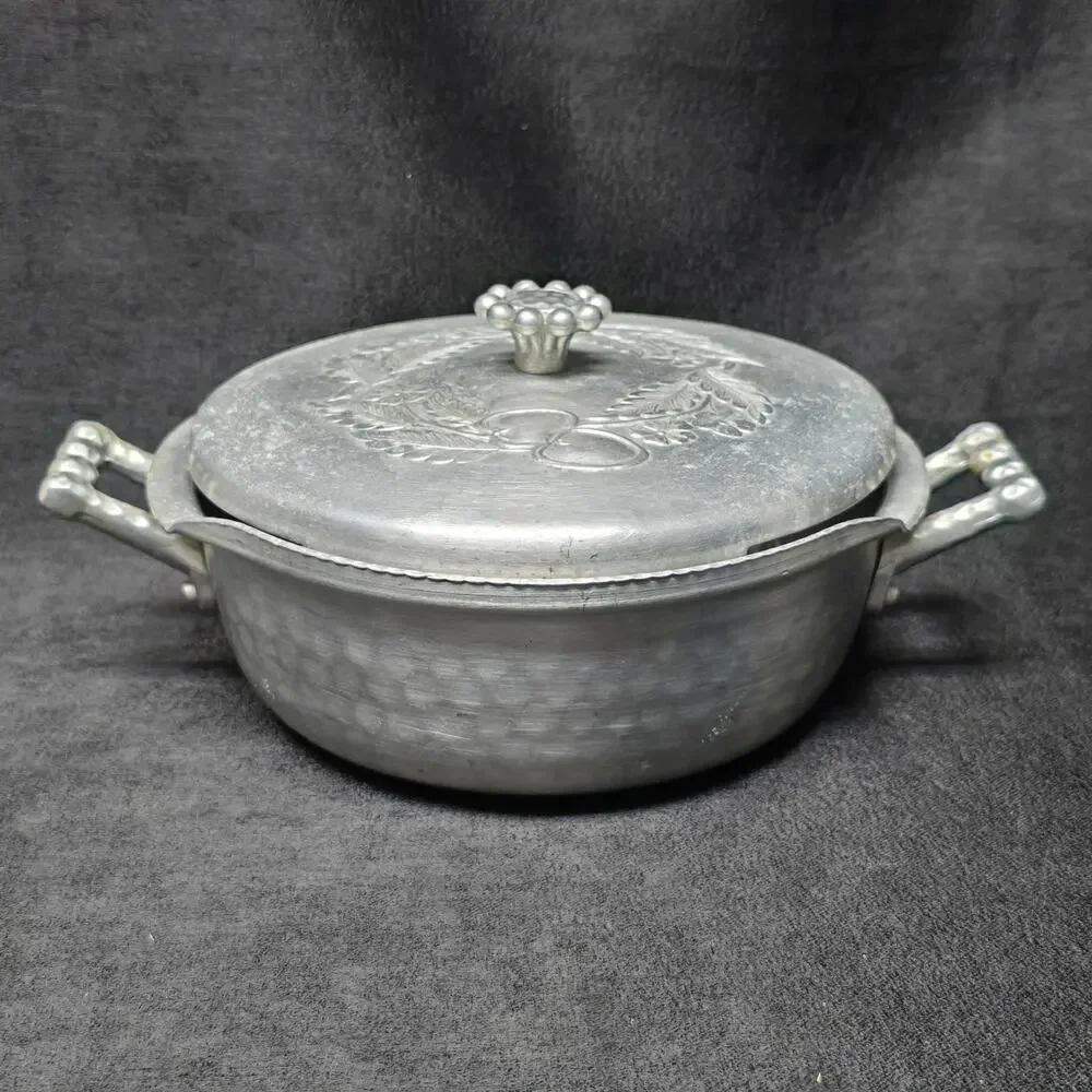 Vintage Everlast Forged Hammered Aluminum Metal Floral Round 7.5